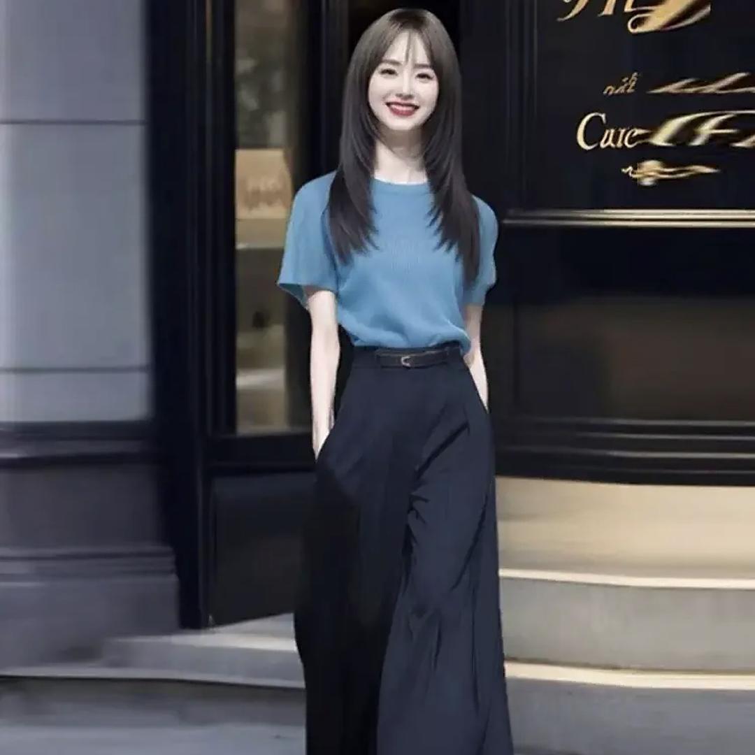 秋月里女装服饰雪儿