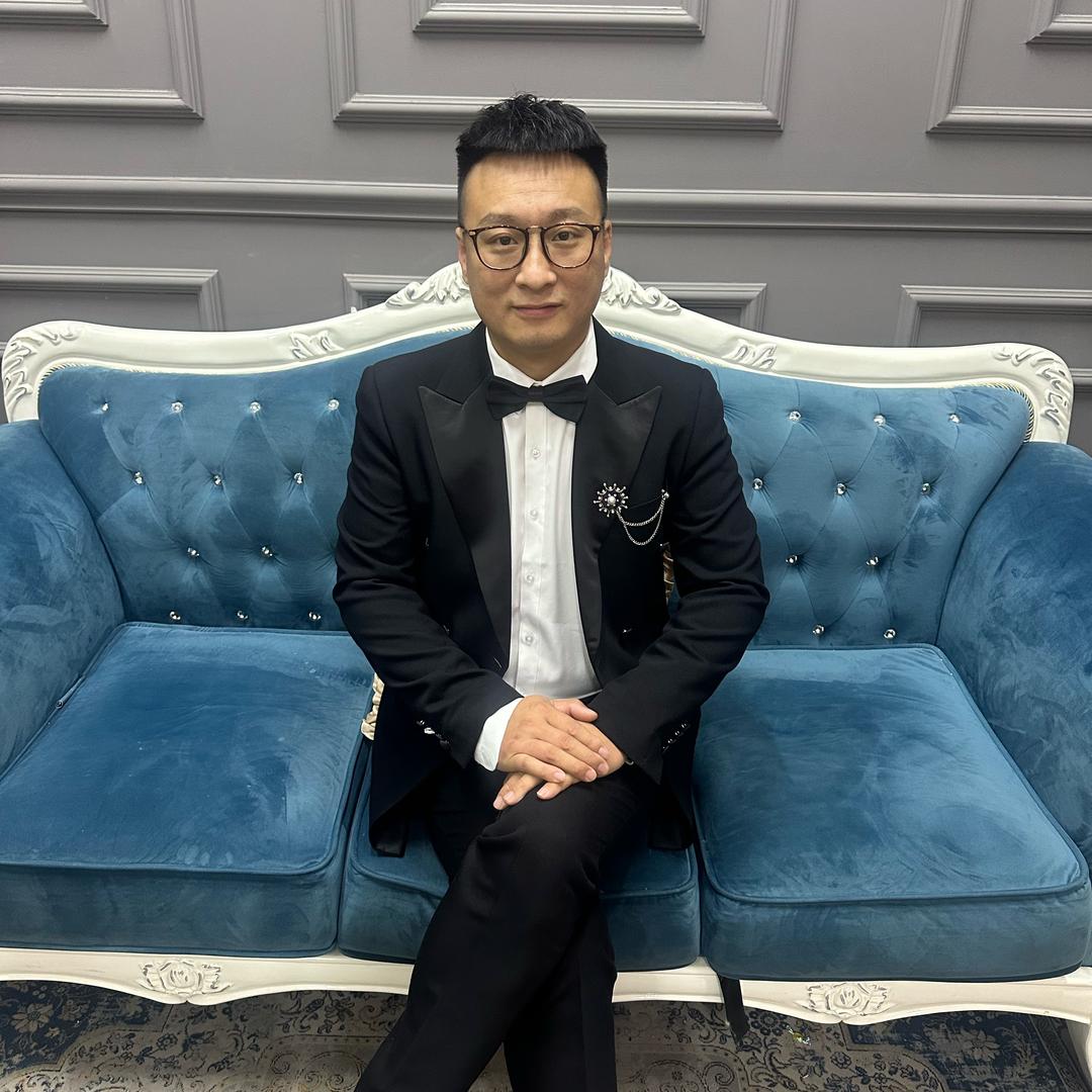 亮亮刘刘刘