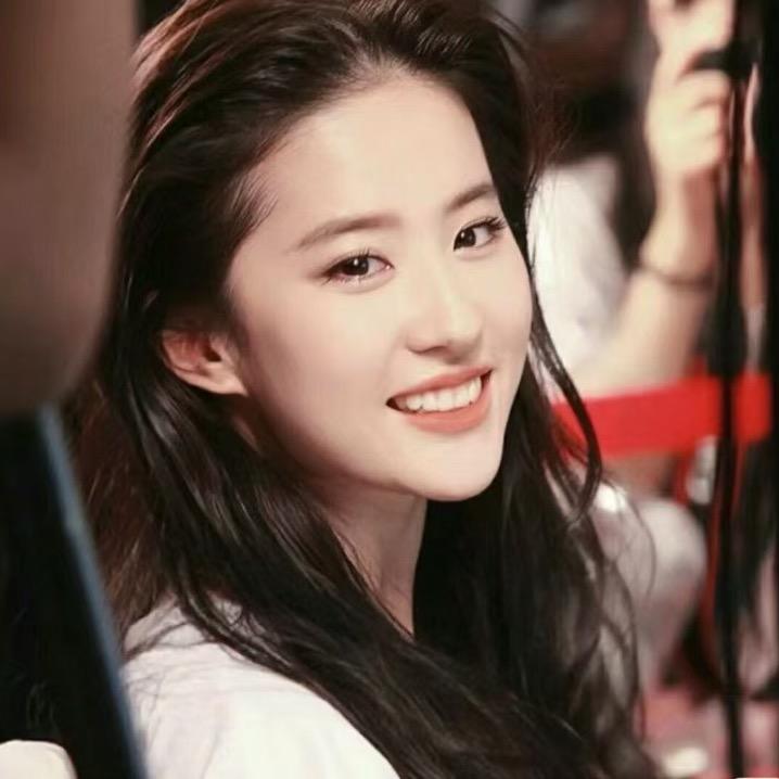 莹莹 (新款衣服）