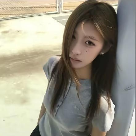 悲伤𝙆𝙞𝙩𝙩𝙮🫥