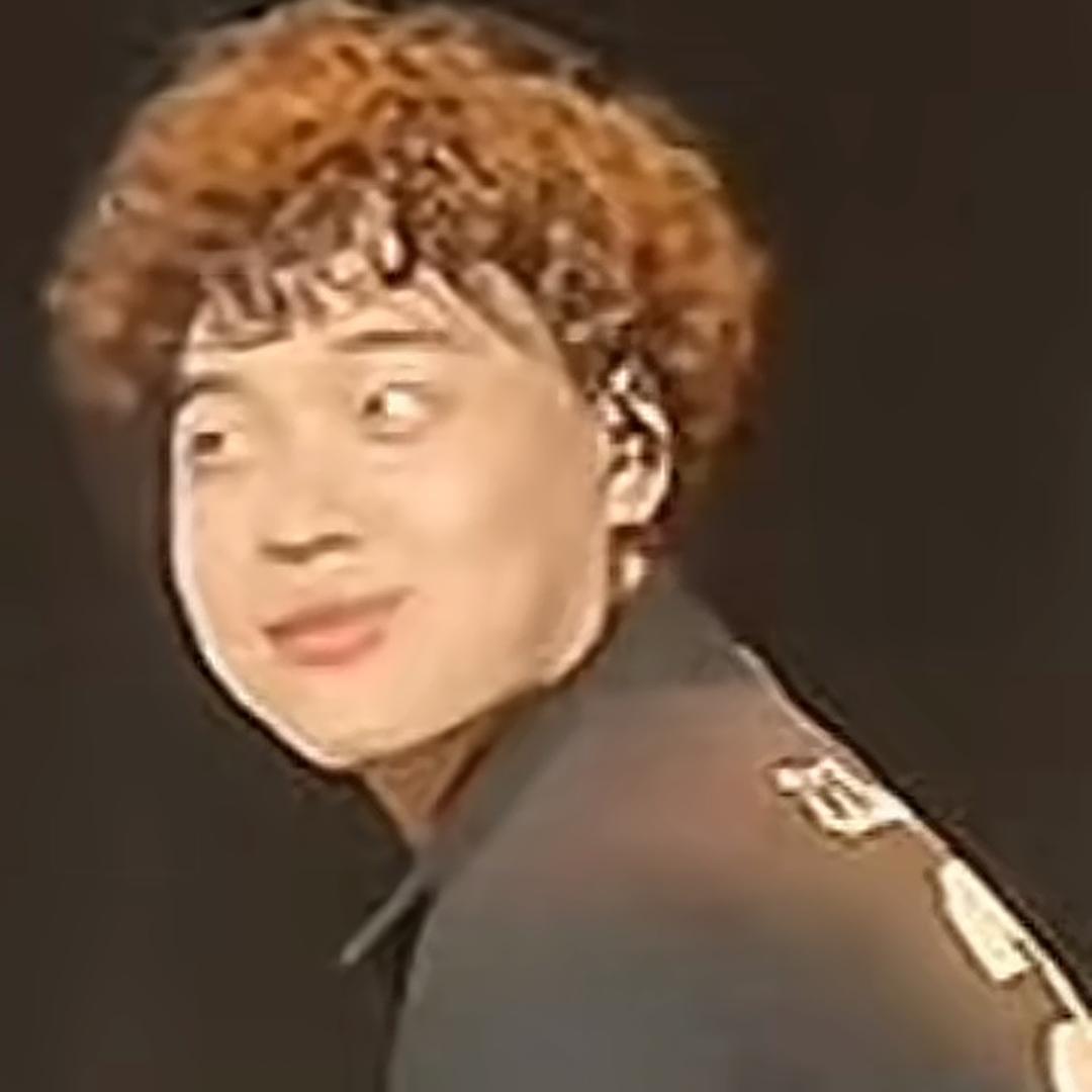 衔 尾 蛇.