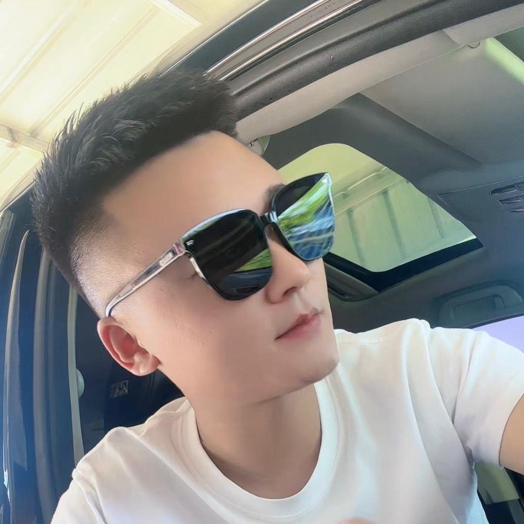 💋威某某            🕷️