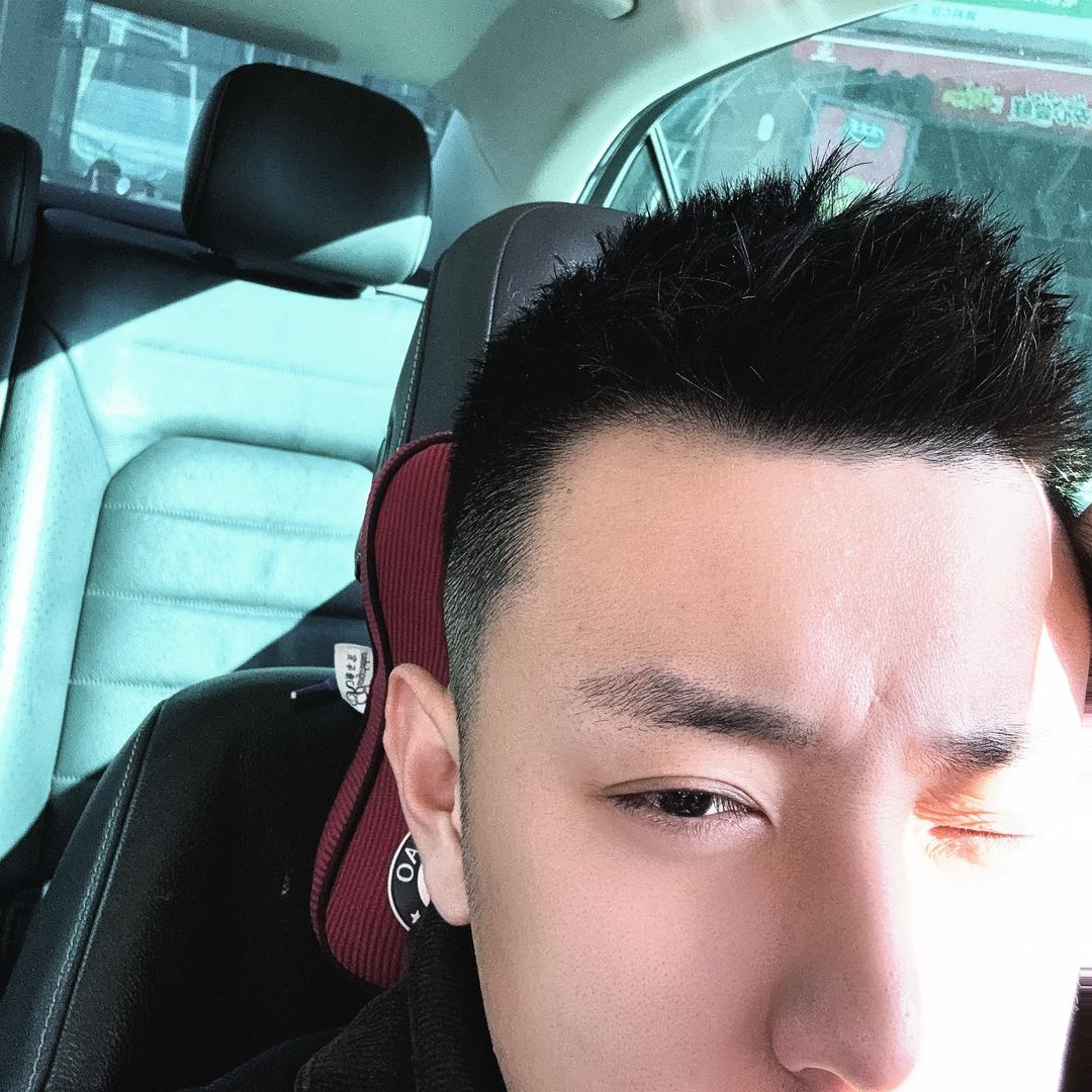 阿栋.
