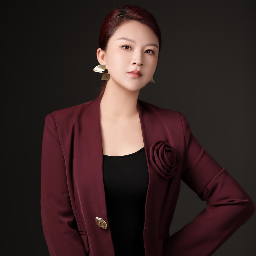 薇姐在广州教化妆美甲