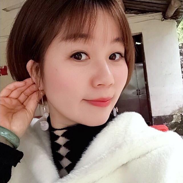 伊俪佳人服装店