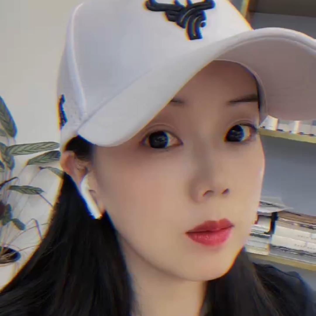 爱护肤的小姐姐：Miss郑.