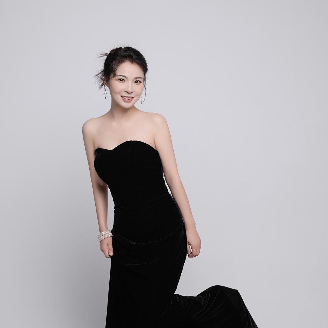 周玲💖主持🎤化妆（收学员）