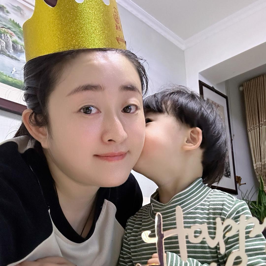 单眼皮的柚子皮