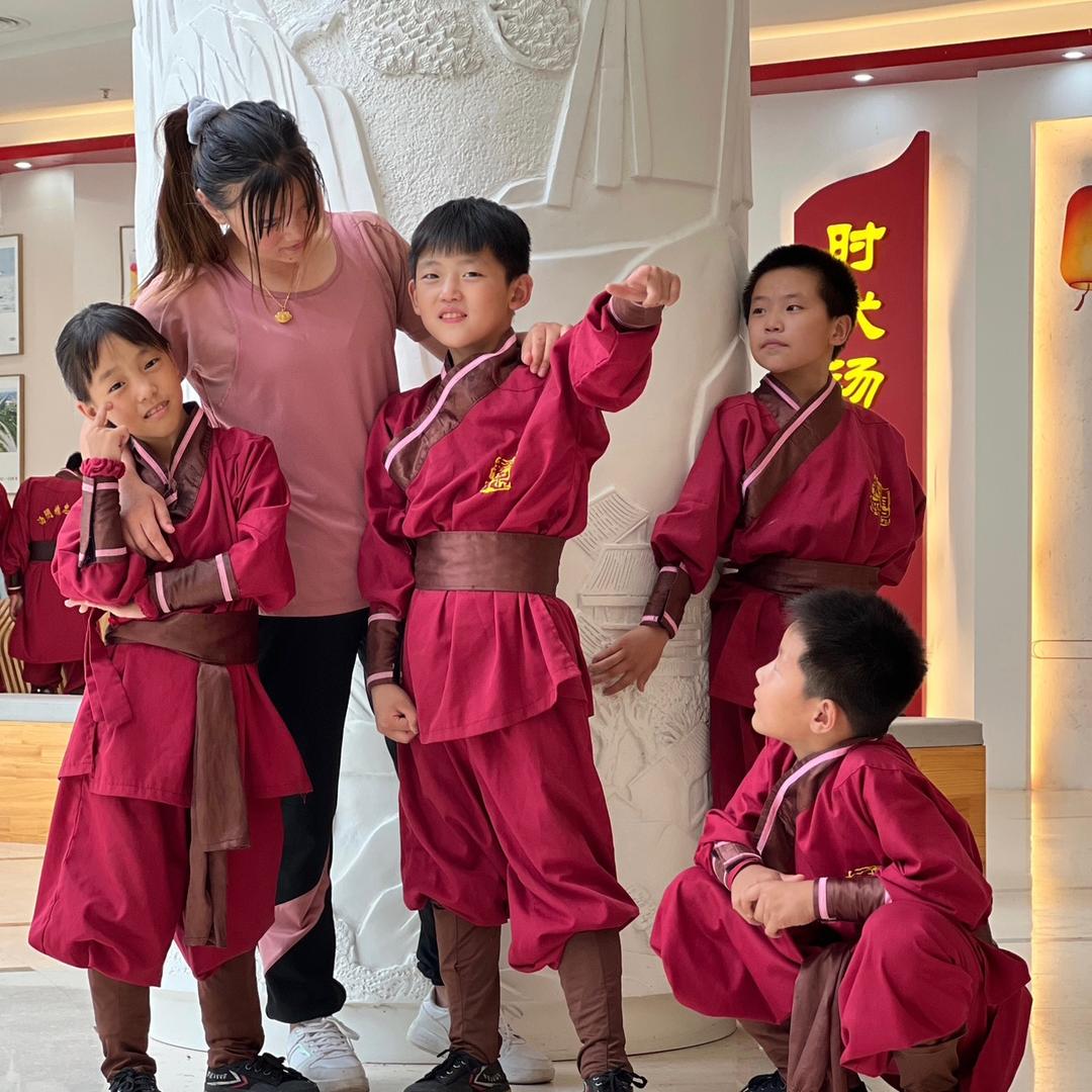 精忠武校妞妞