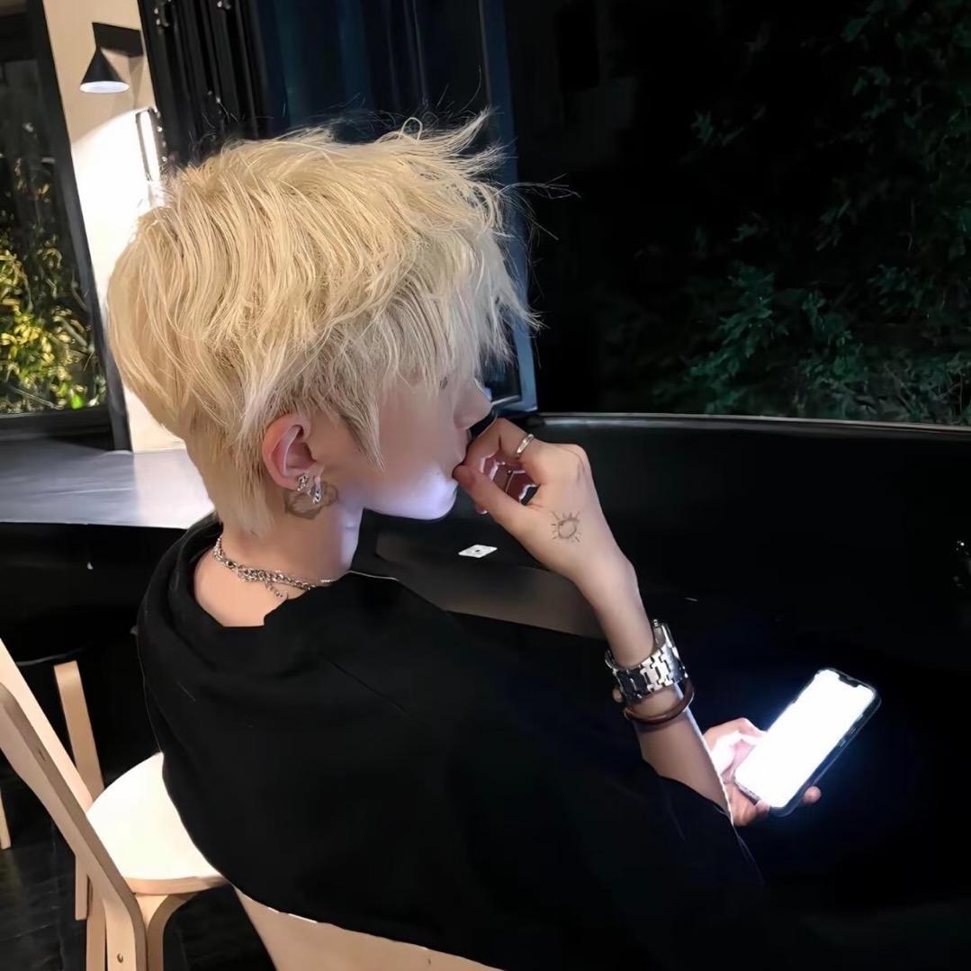 Mike（地铁小店收出装备）