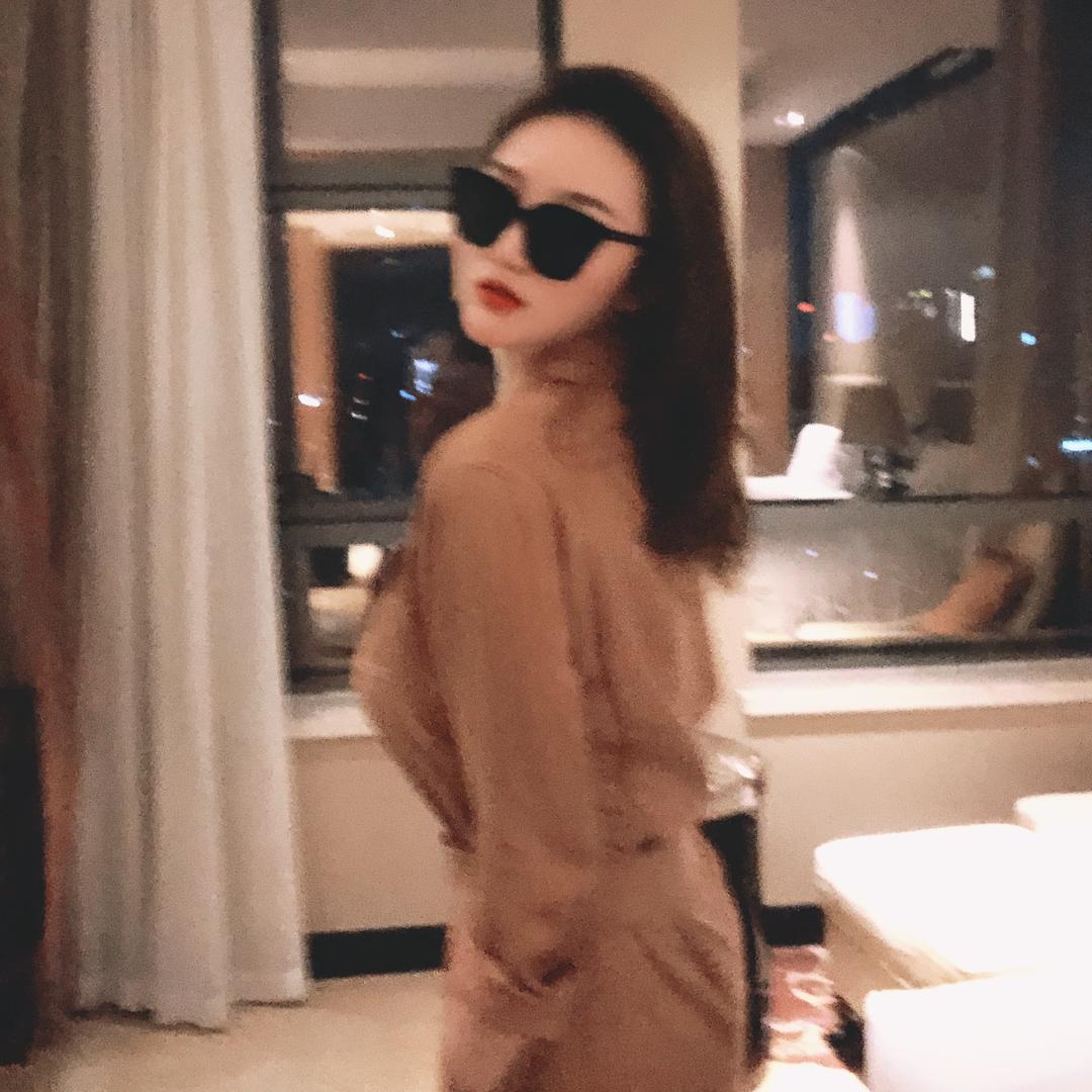 vicky彤