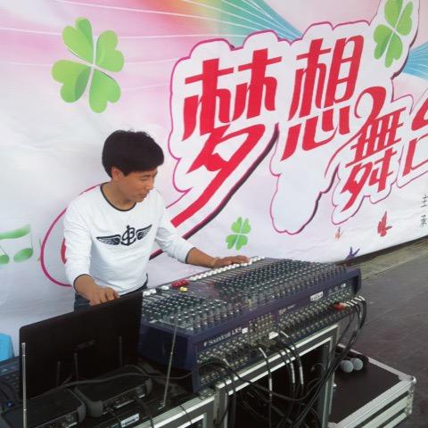 奋斗！需要舞台灯光音响宴会厅设备等等！！