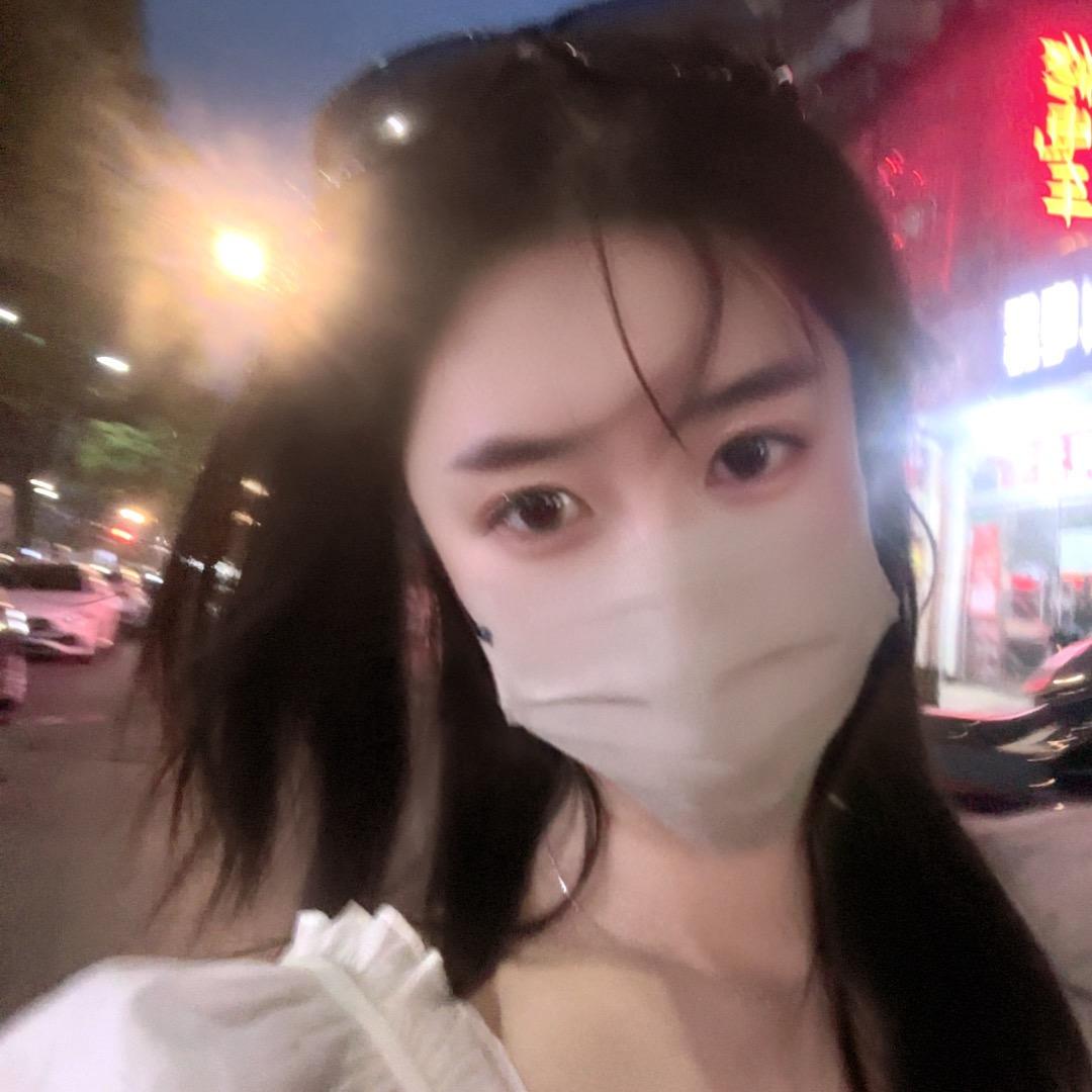 李玥玥。