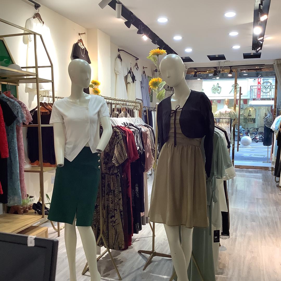 雪雕女装店