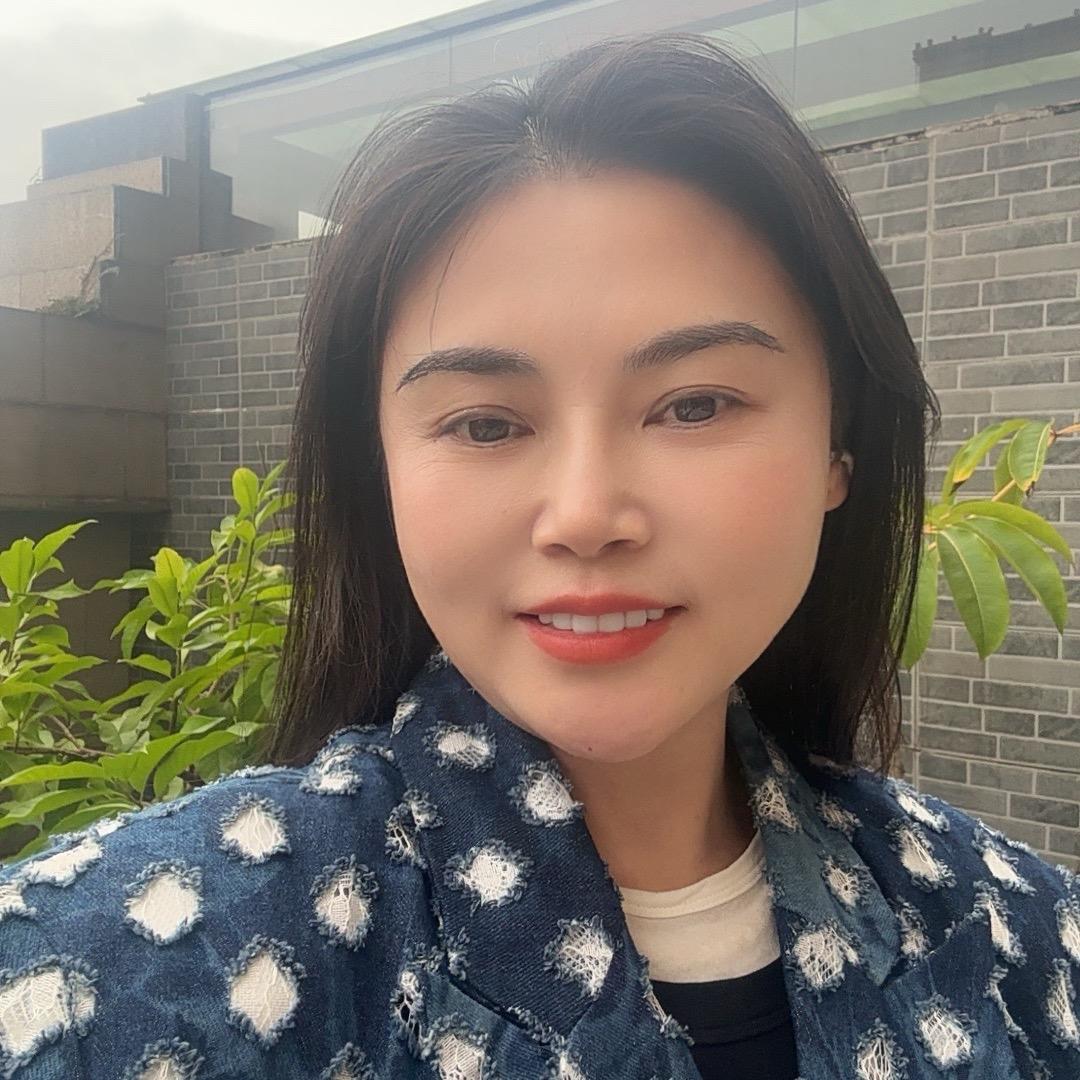 荣县大明灯泡肌霞姐