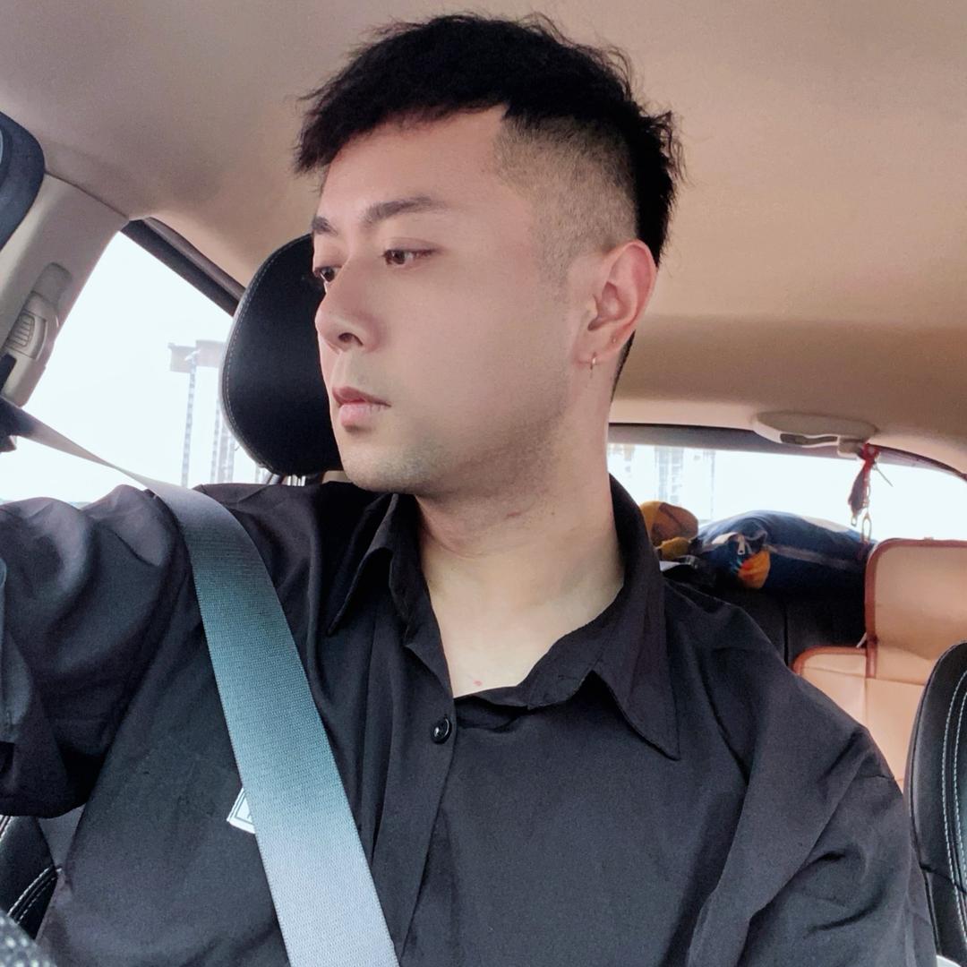 墨本是个婚礼摄影师