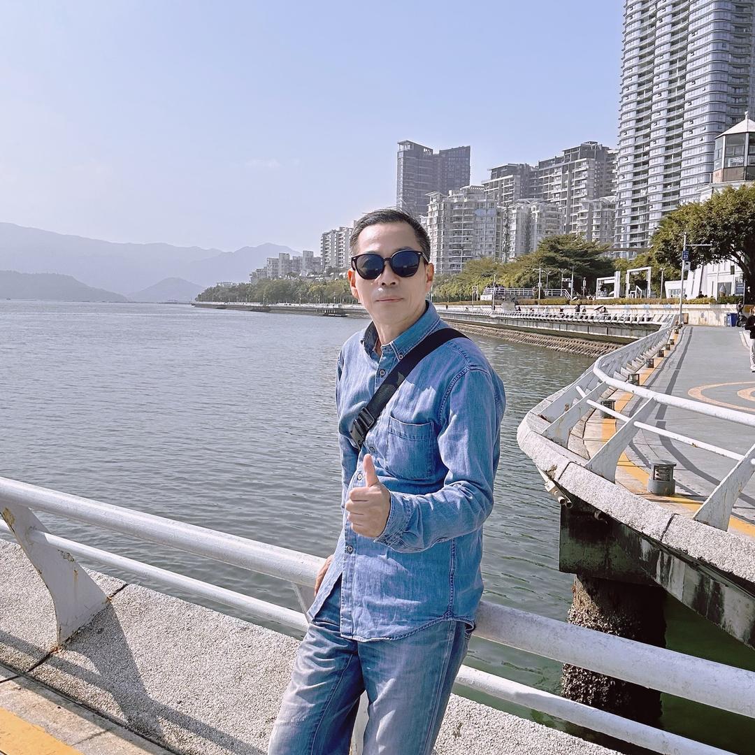 小河东淌