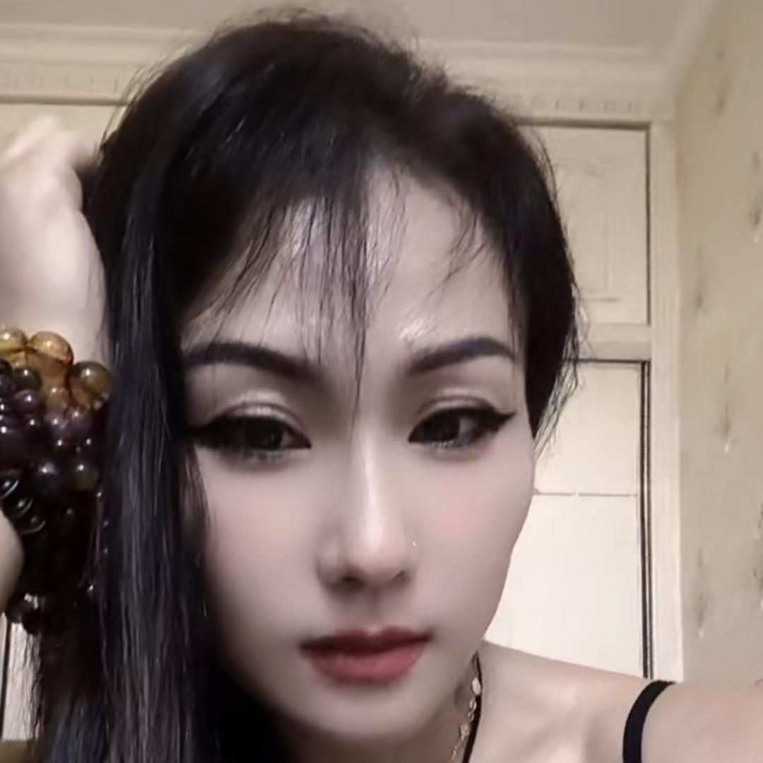 喜欢健身的婧儿