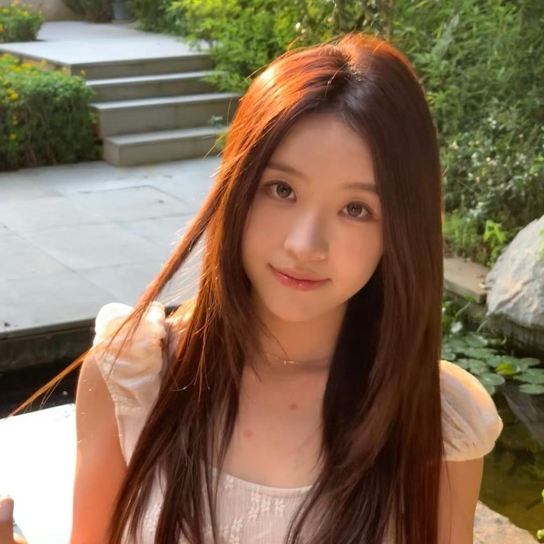 武汉美睫师依依