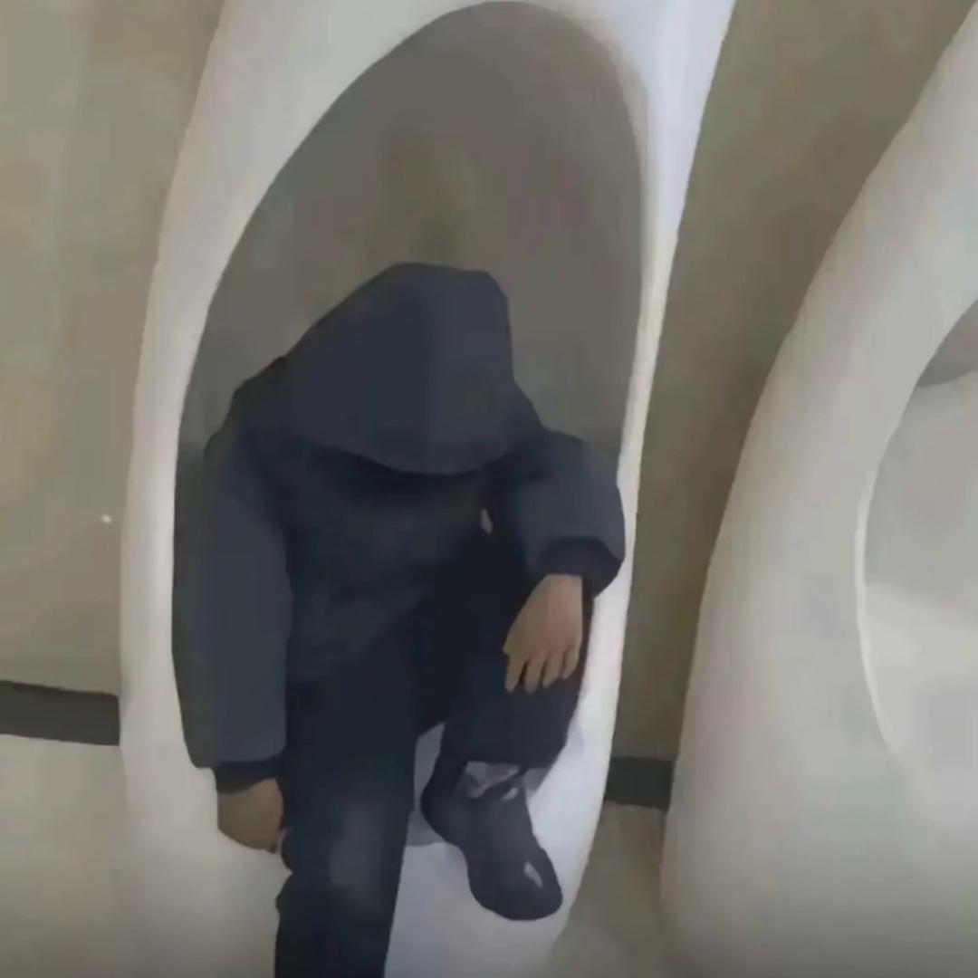 不会说话的帅哥一名...