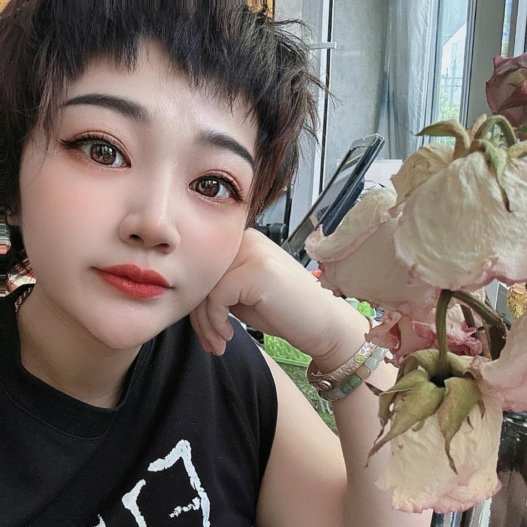 嘚瑟的小趴菜