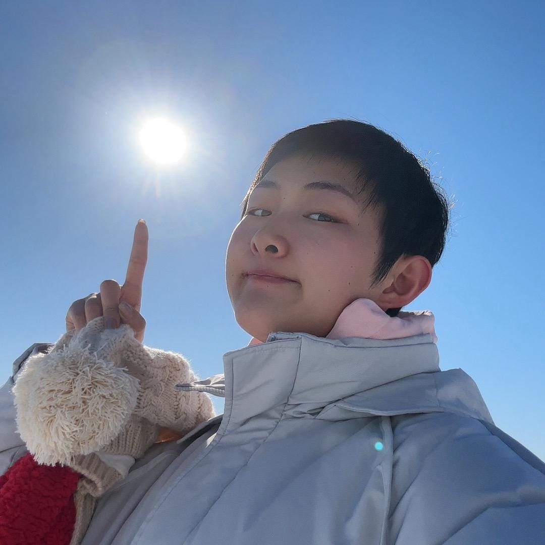 彤彤搓甲中～