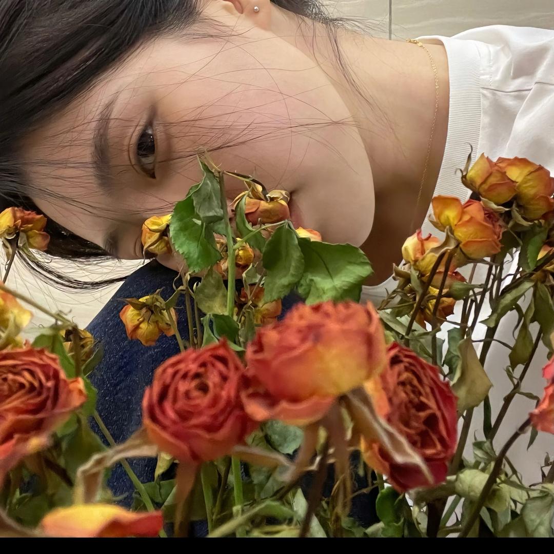 -何佰萬.