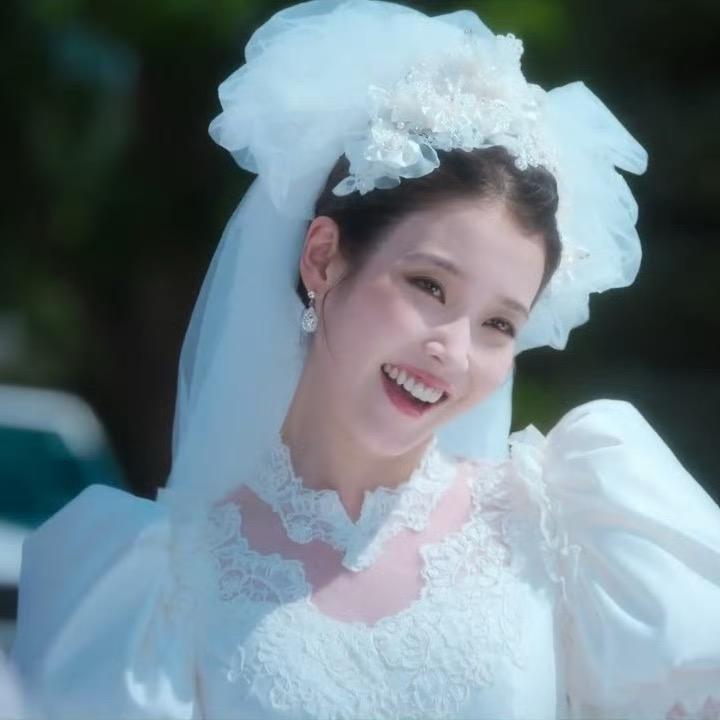 拥抱太阳的月亮🌙