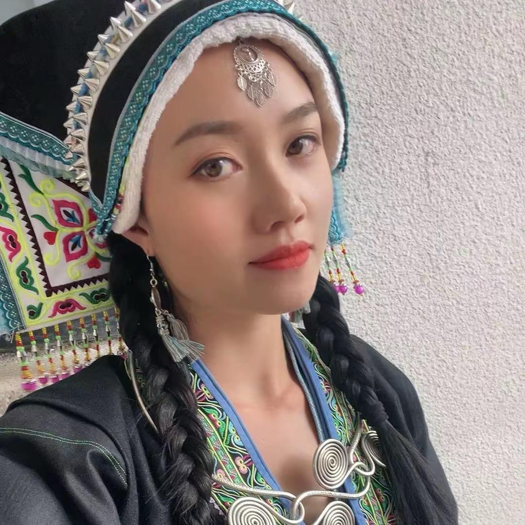 （布依族）阿美 六盘水私家车带游玩