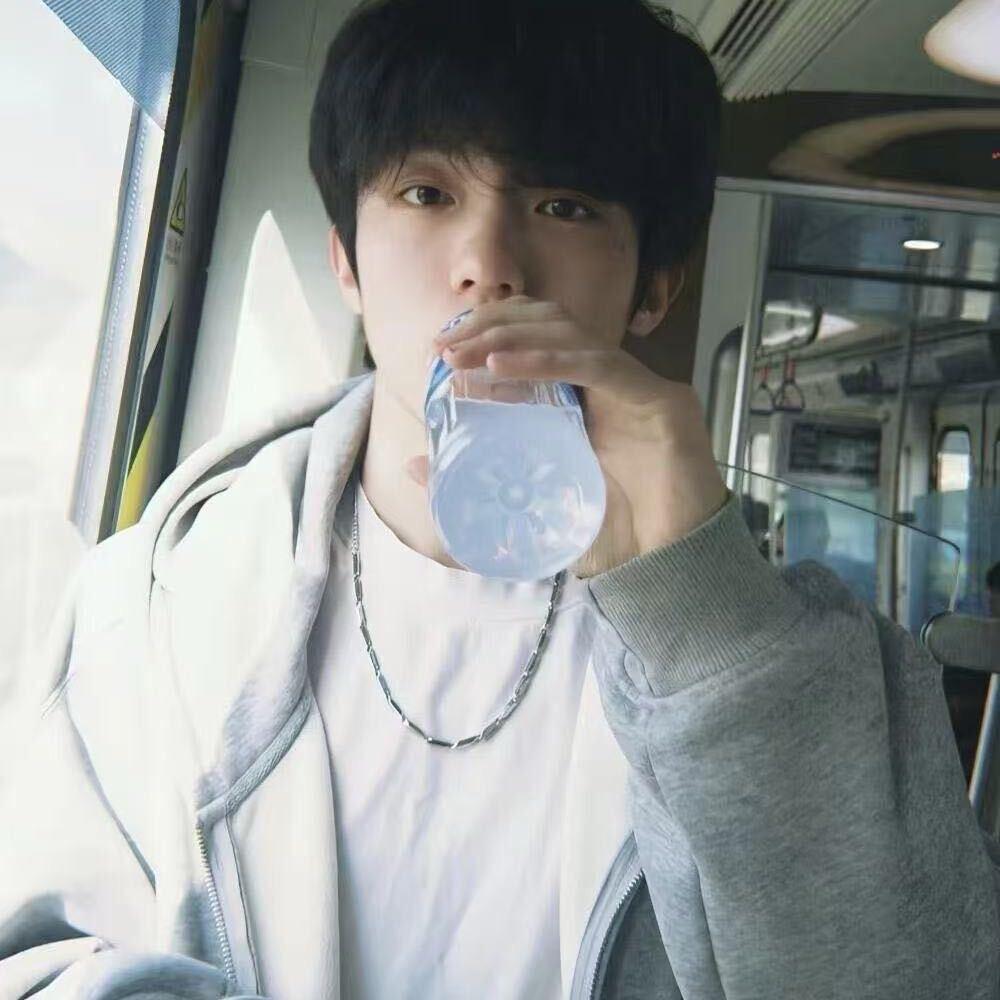 小悠.
