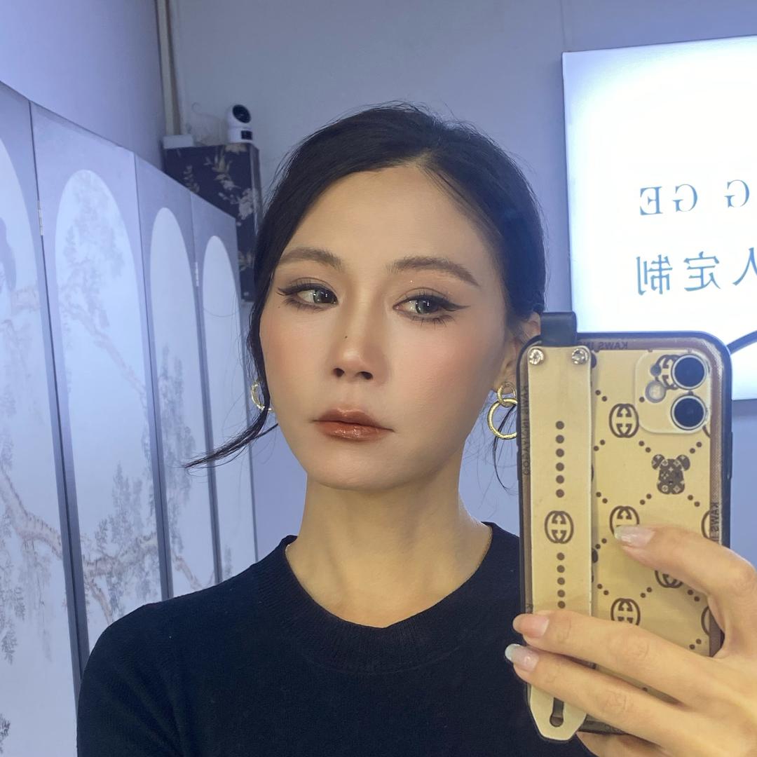小雅爱化妆