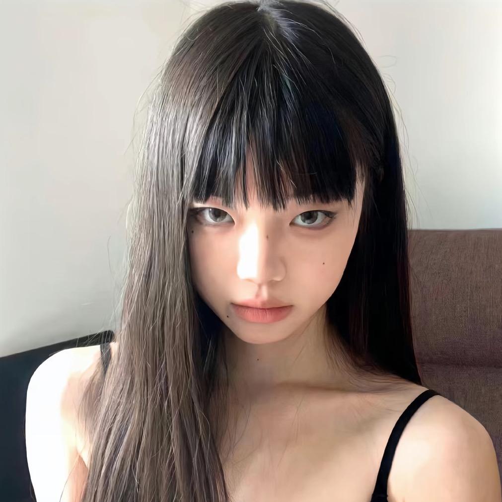 给她剥柚子.