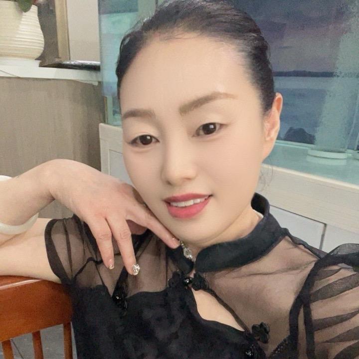 王静（静雅女王范）