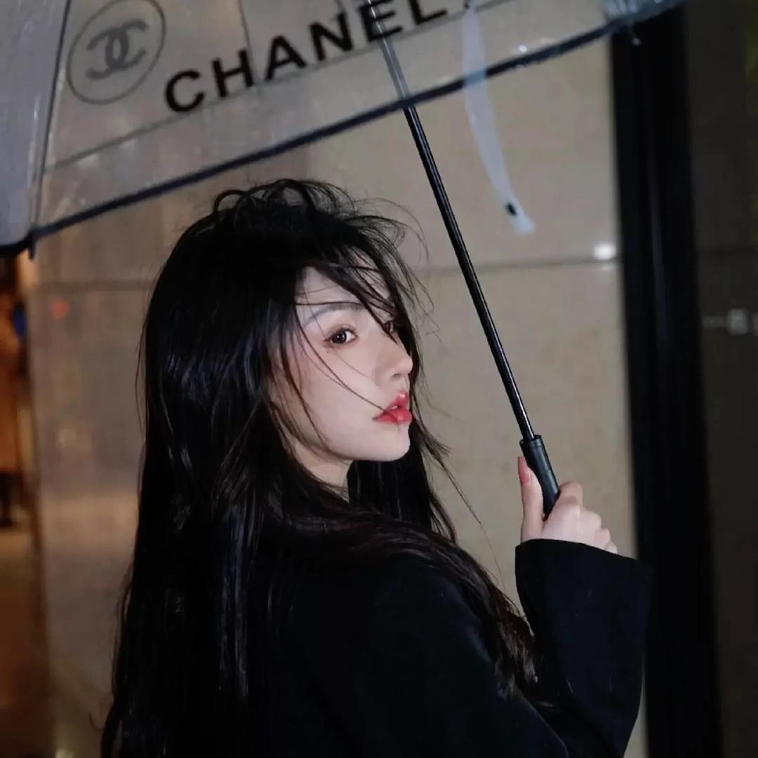 林月.