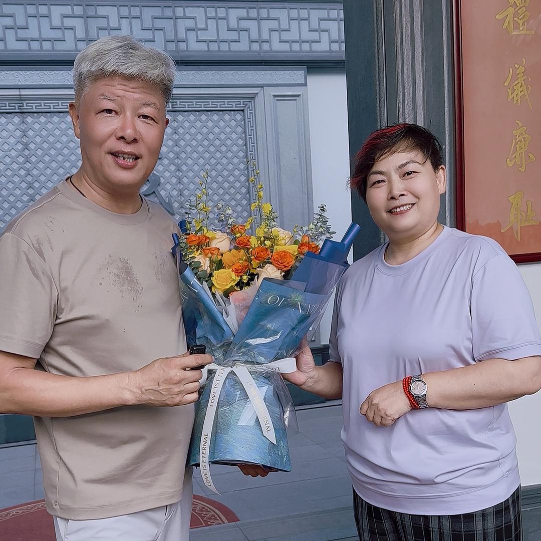 霞湖世家欢姐(退休再就业)