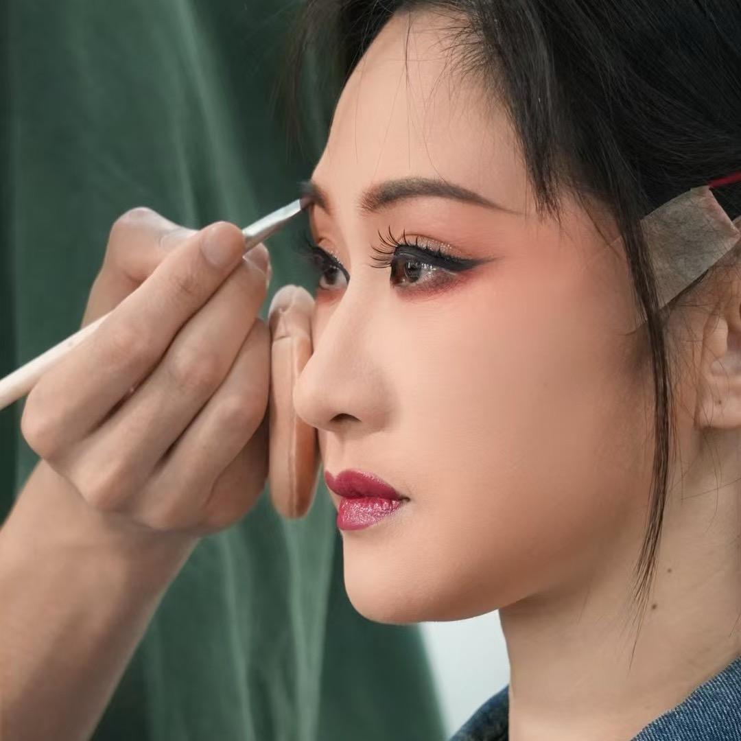 越.妤念