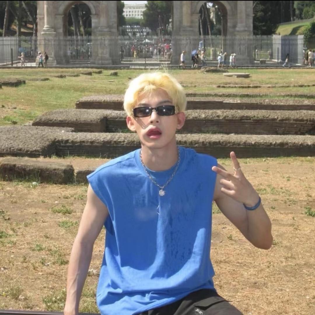 贴纹身贴的车银优