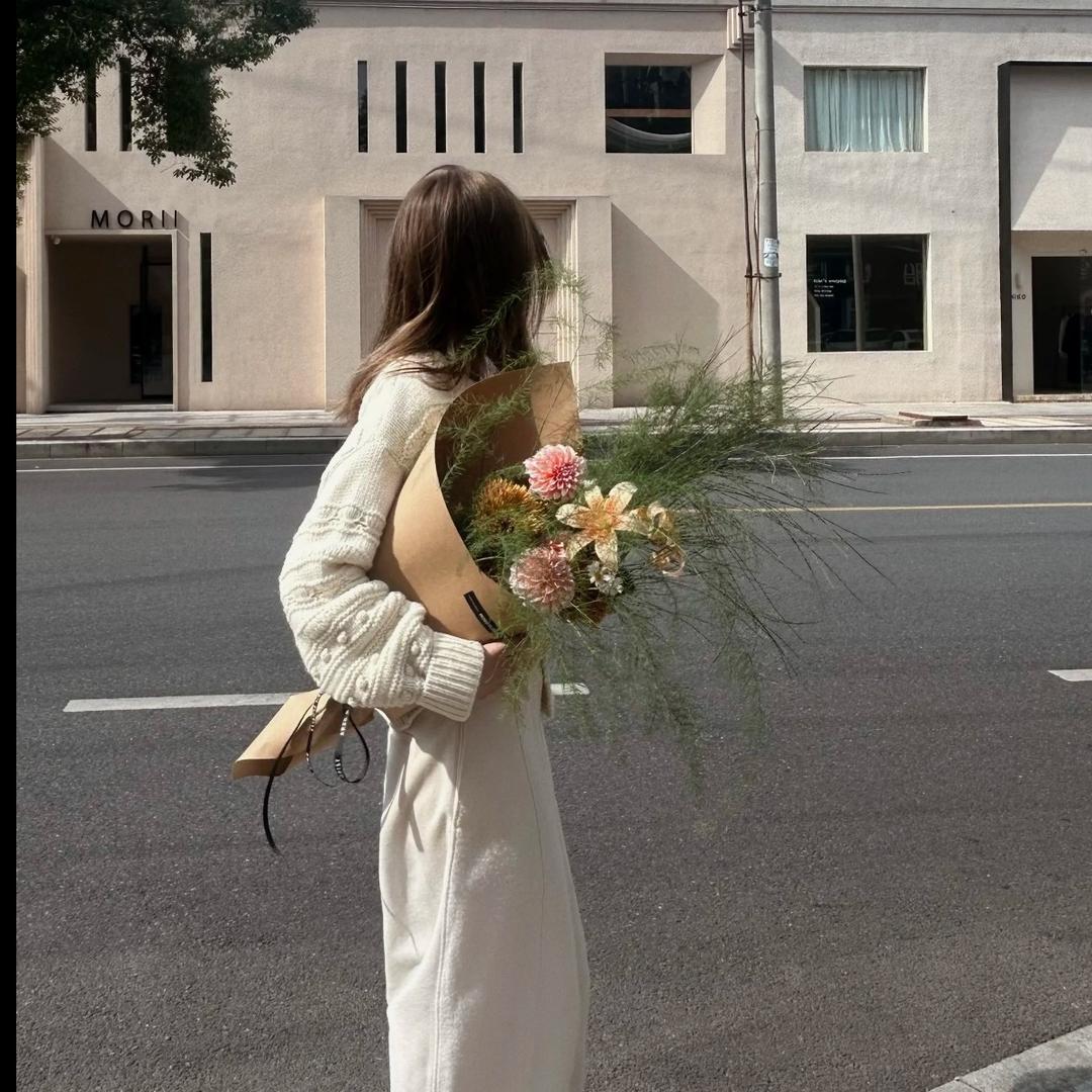 唐帛花间