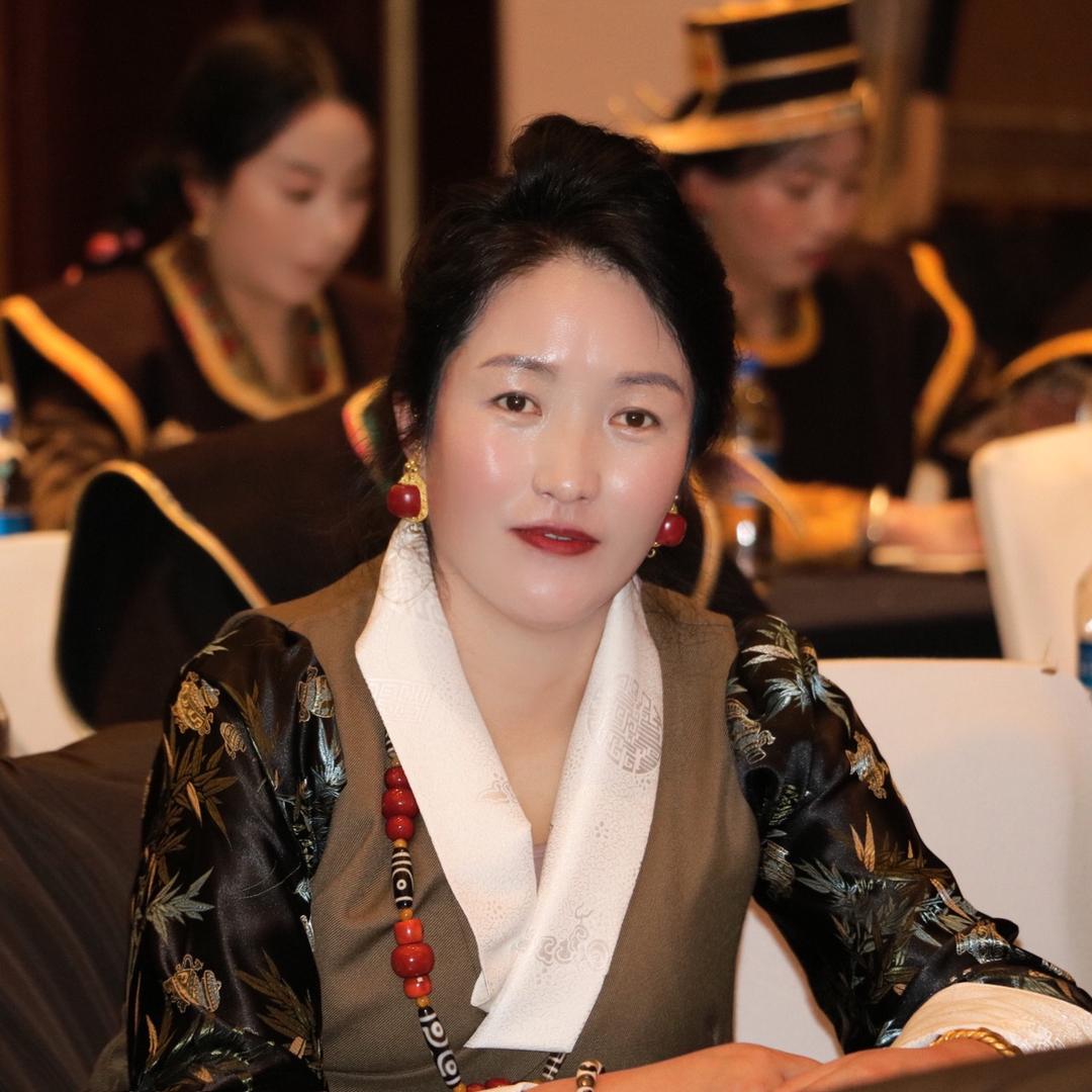 仁桑布姆藏装店