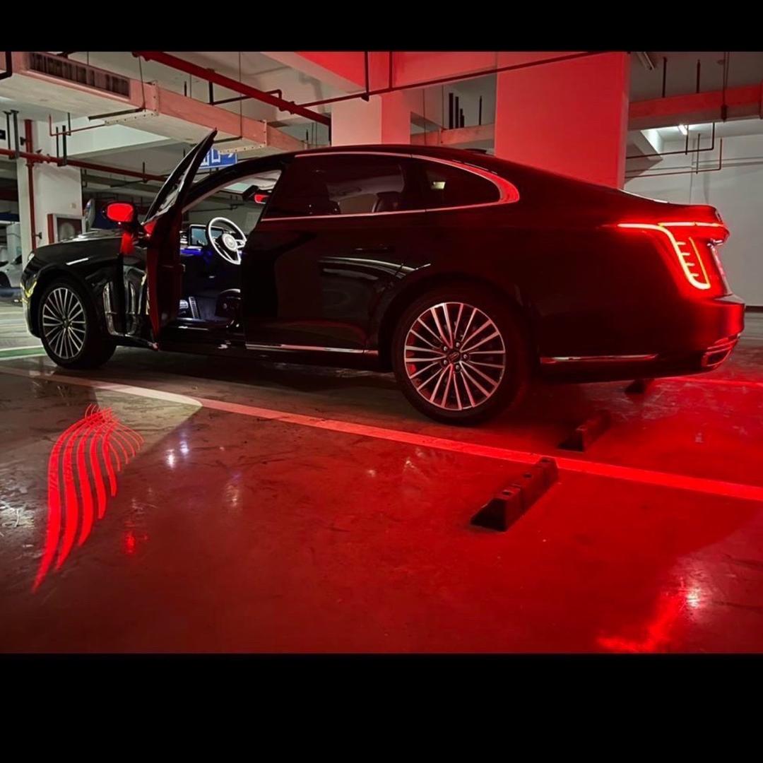 开红旗的何公子