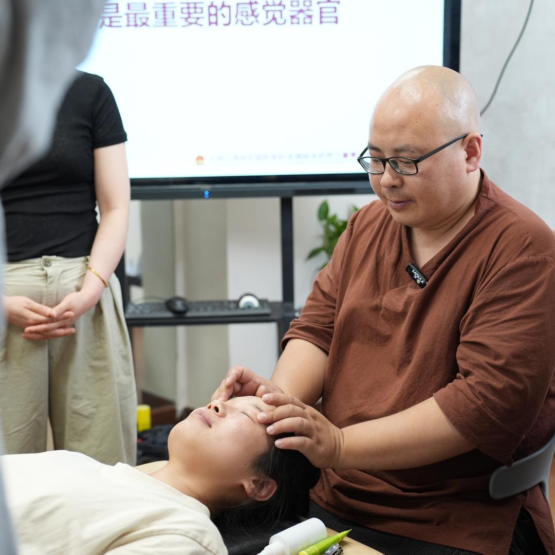 心明眼亮（董老师）