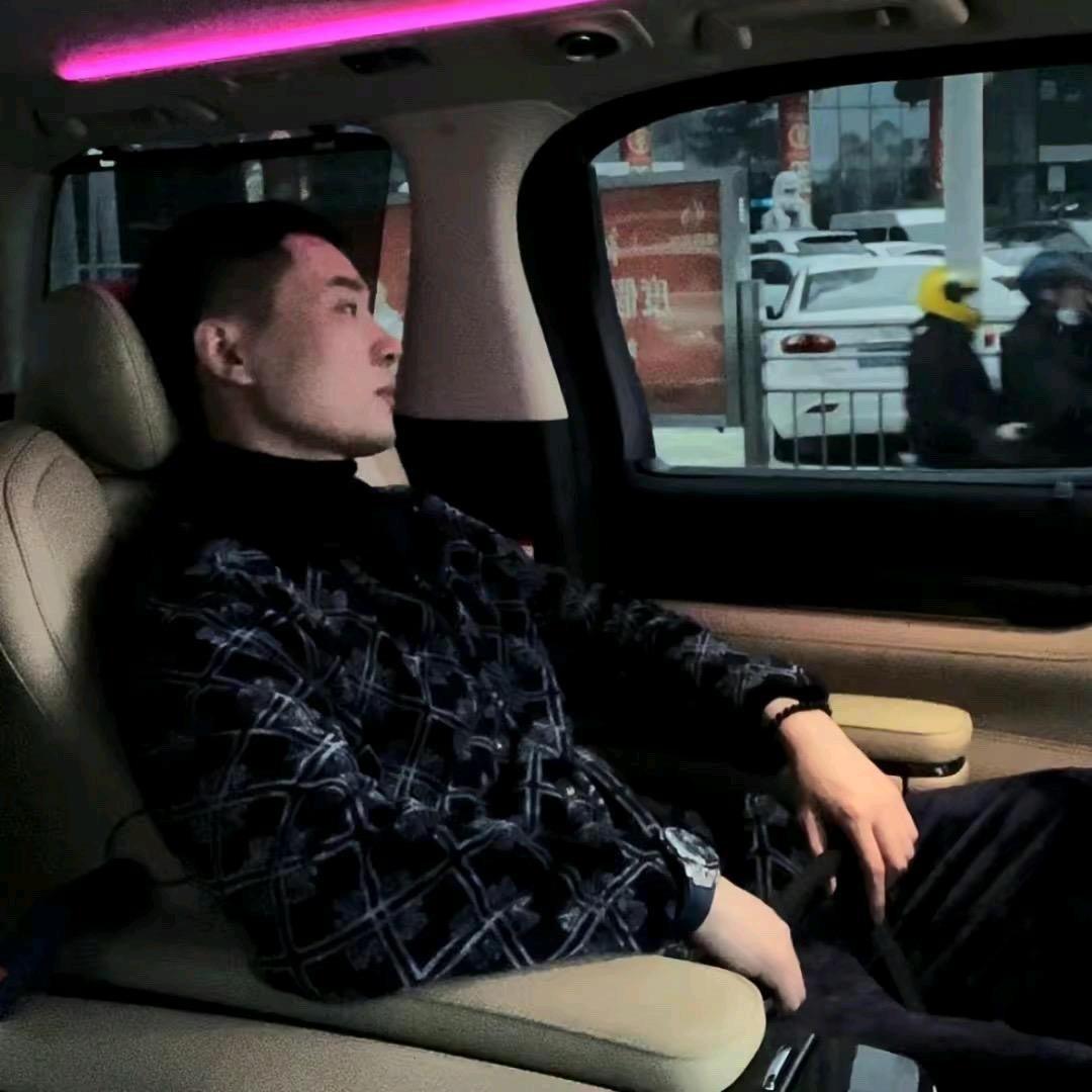 洛阳奥斯卡酒吧张盟元78