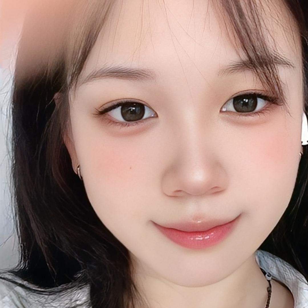 A.腼腆小美
