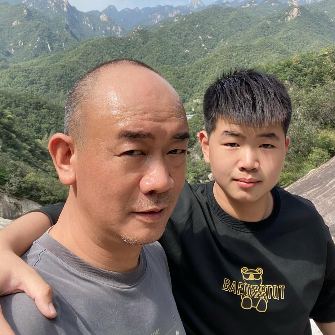 跟着九诚涨头发