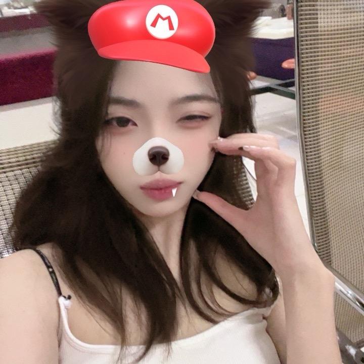 挖鼻孔的西施