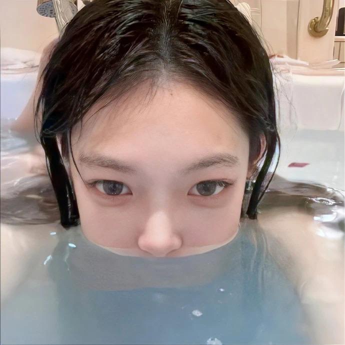 大眼水汪汪女士👀