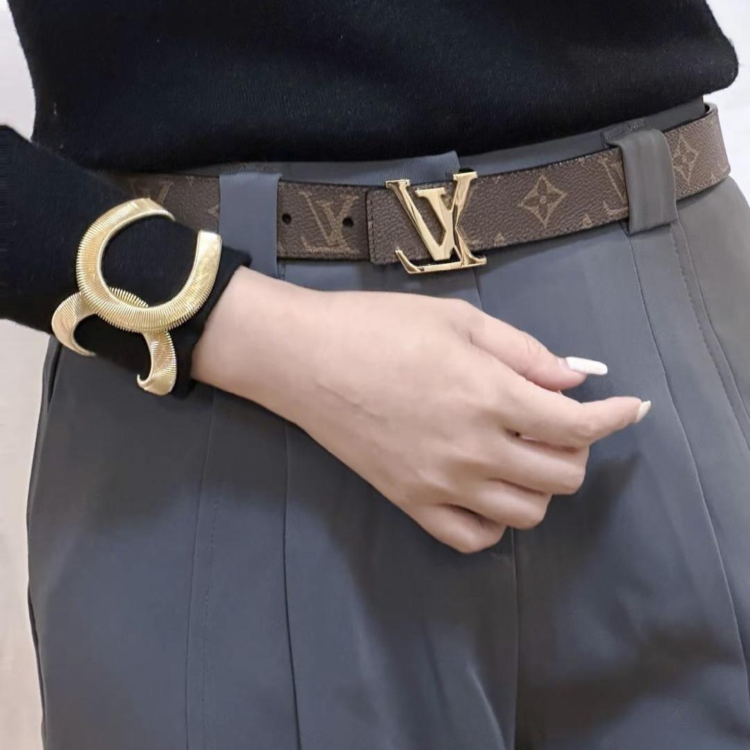 嘉烟猪摄商贸配饰专卖店经典皮具