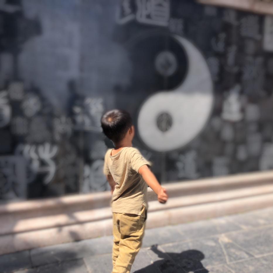 爱比恨多一点点