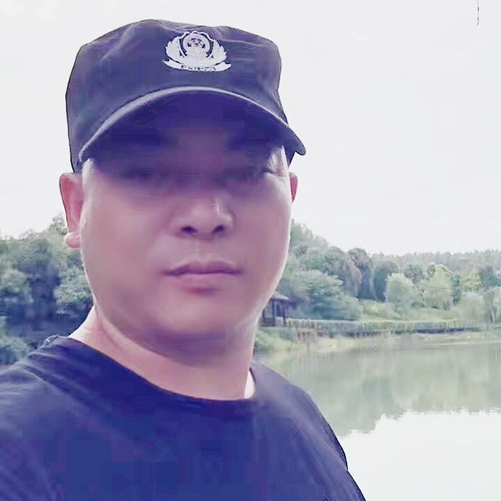 想你的时候问月亮。