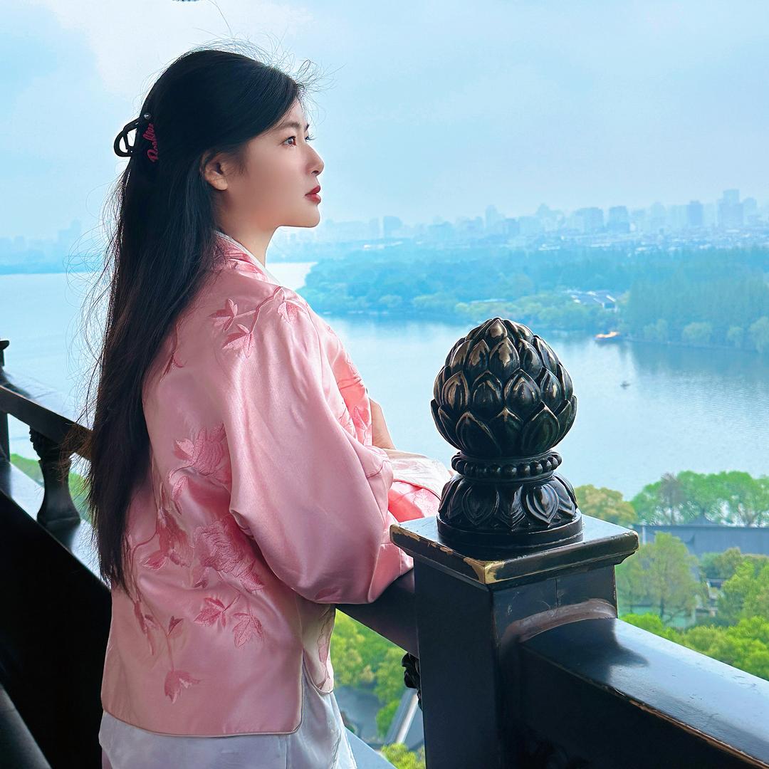 橘子味的橙子吖